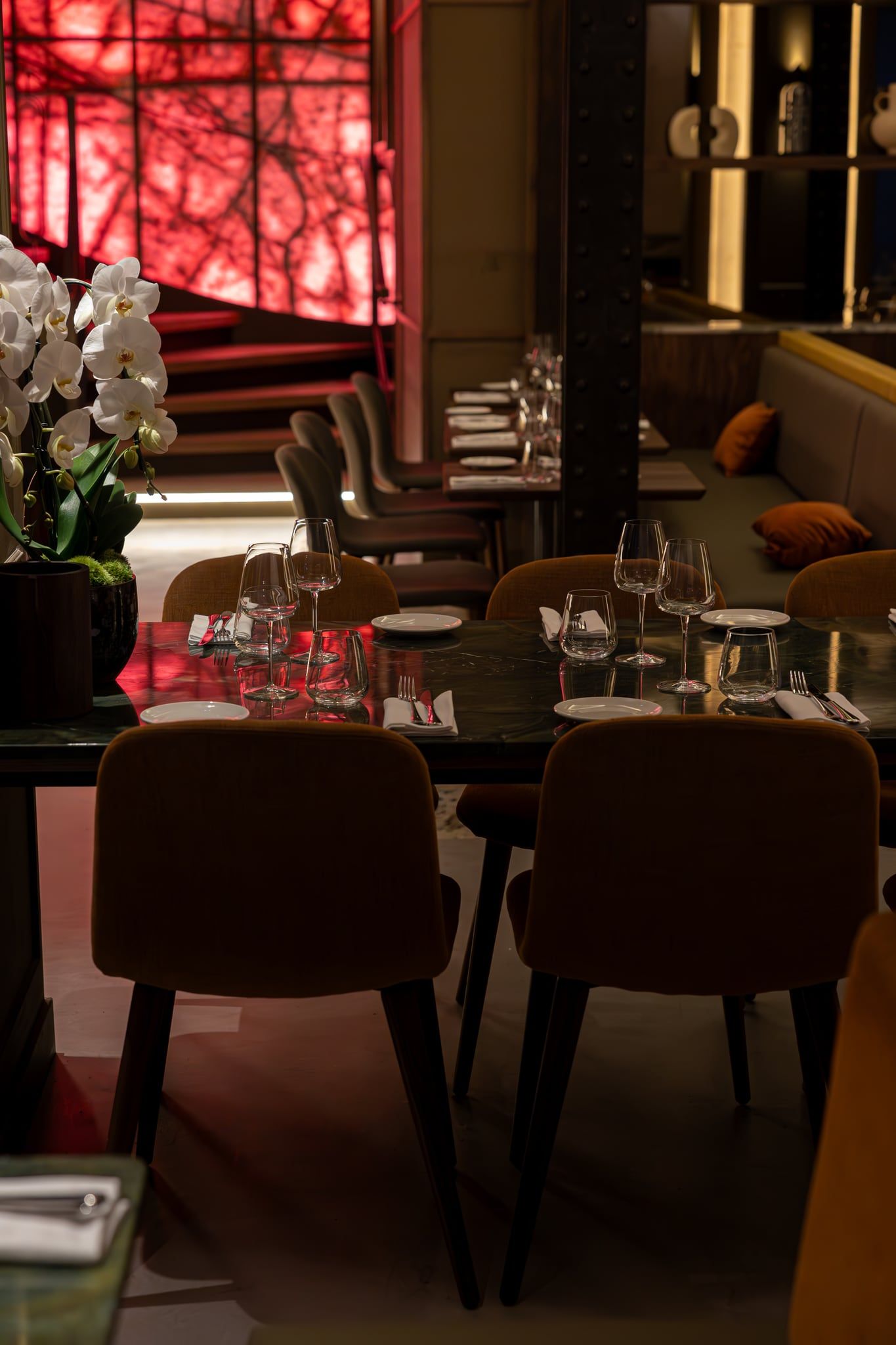 Salle et mur en onyx du restaurant Onyx Paris 9è
